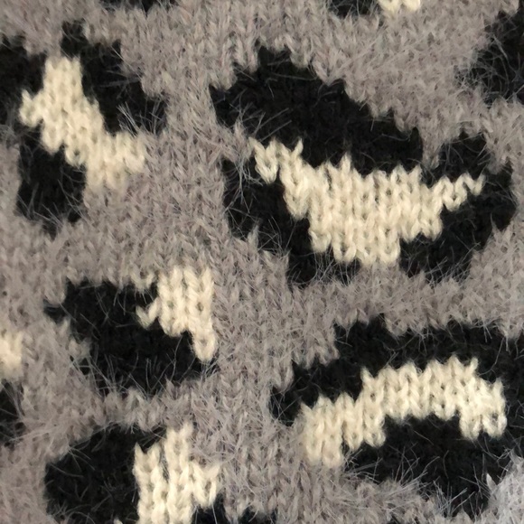 Grey leopard print winter hat. Dolls kill - Picture 3 of 4